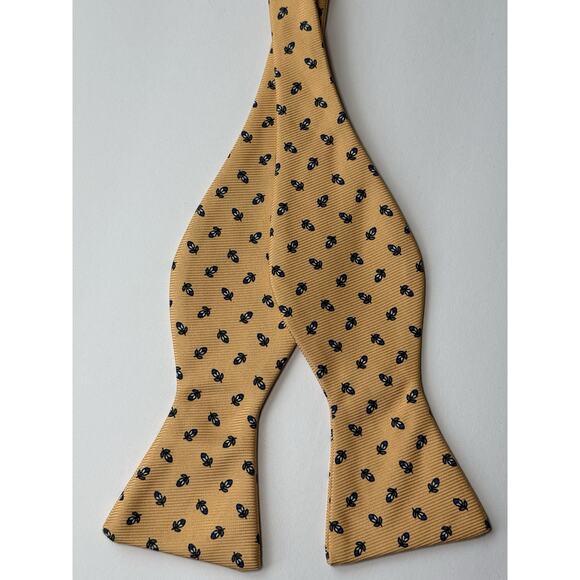 Neiman Marcus Men's 100% Silk Bow Tie Yellow with Blue, Black, White Flowers USA - Picture 1 of 5